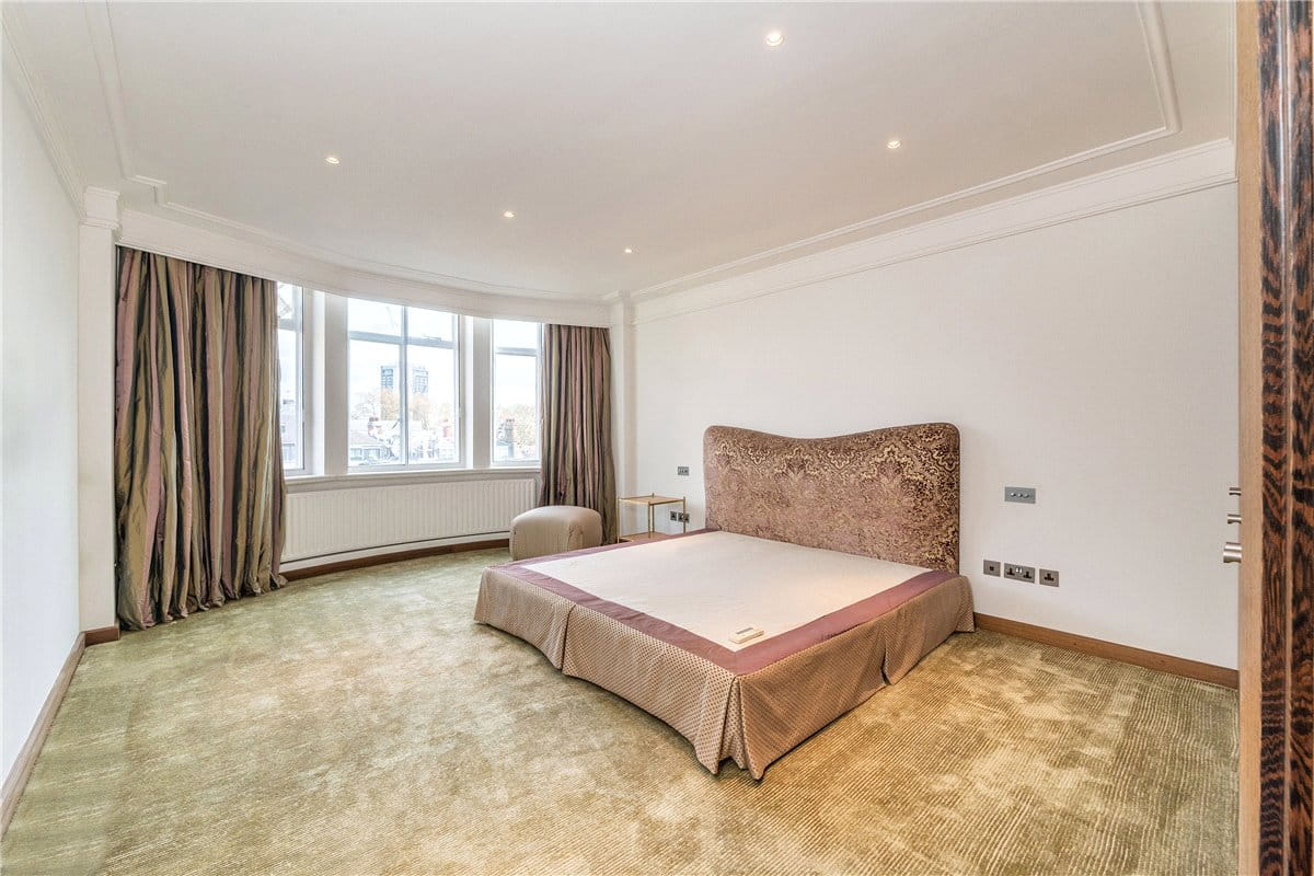 3 bedroom flat, Grosvenor Square, Mayfair W1K - Available