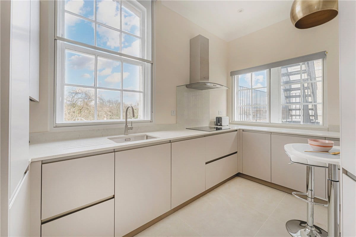 2 bedroom flat, Grosvenor Gardens, Belgravia SW1W - Available