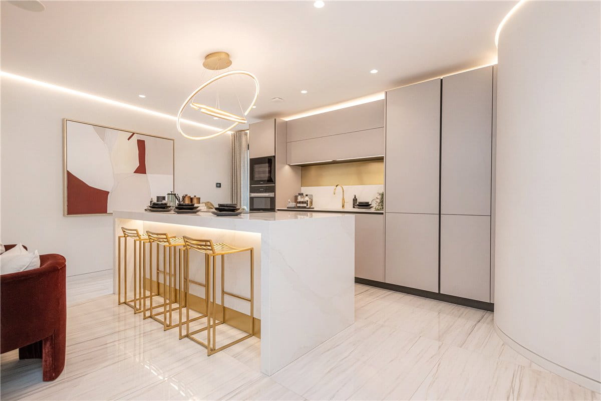 3 bedroom maisonette, South Molton Street, Mayfair W1K - Available