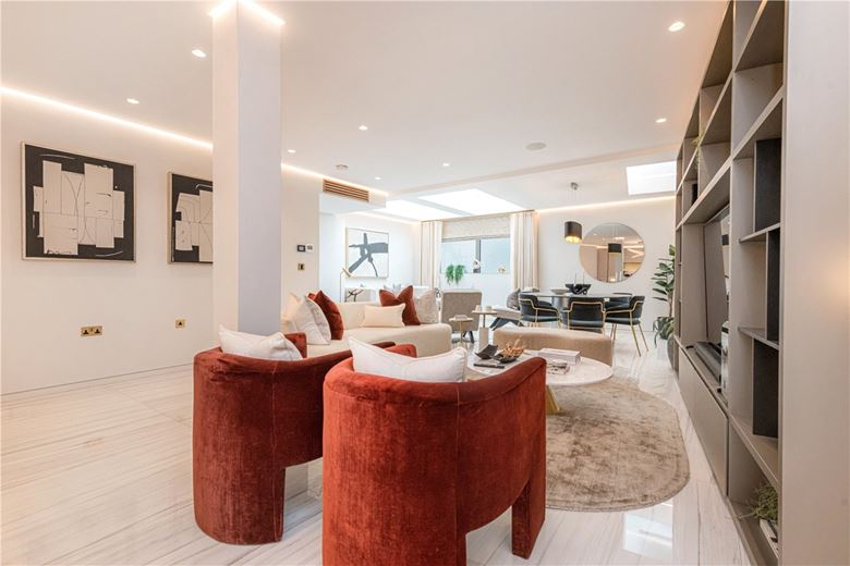 3 bedroom maisonette, South Molton Street, Mayfair W1K - Available