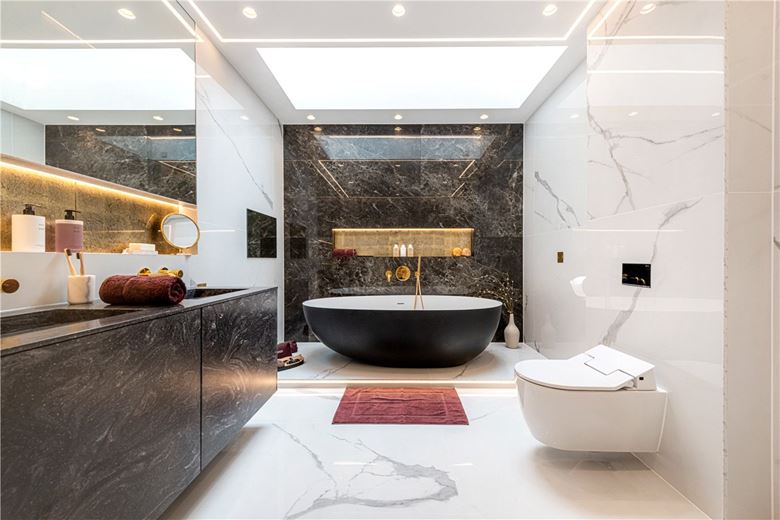 3 bedroom maisonette, South Molton Street, Mayfair W1K - Available