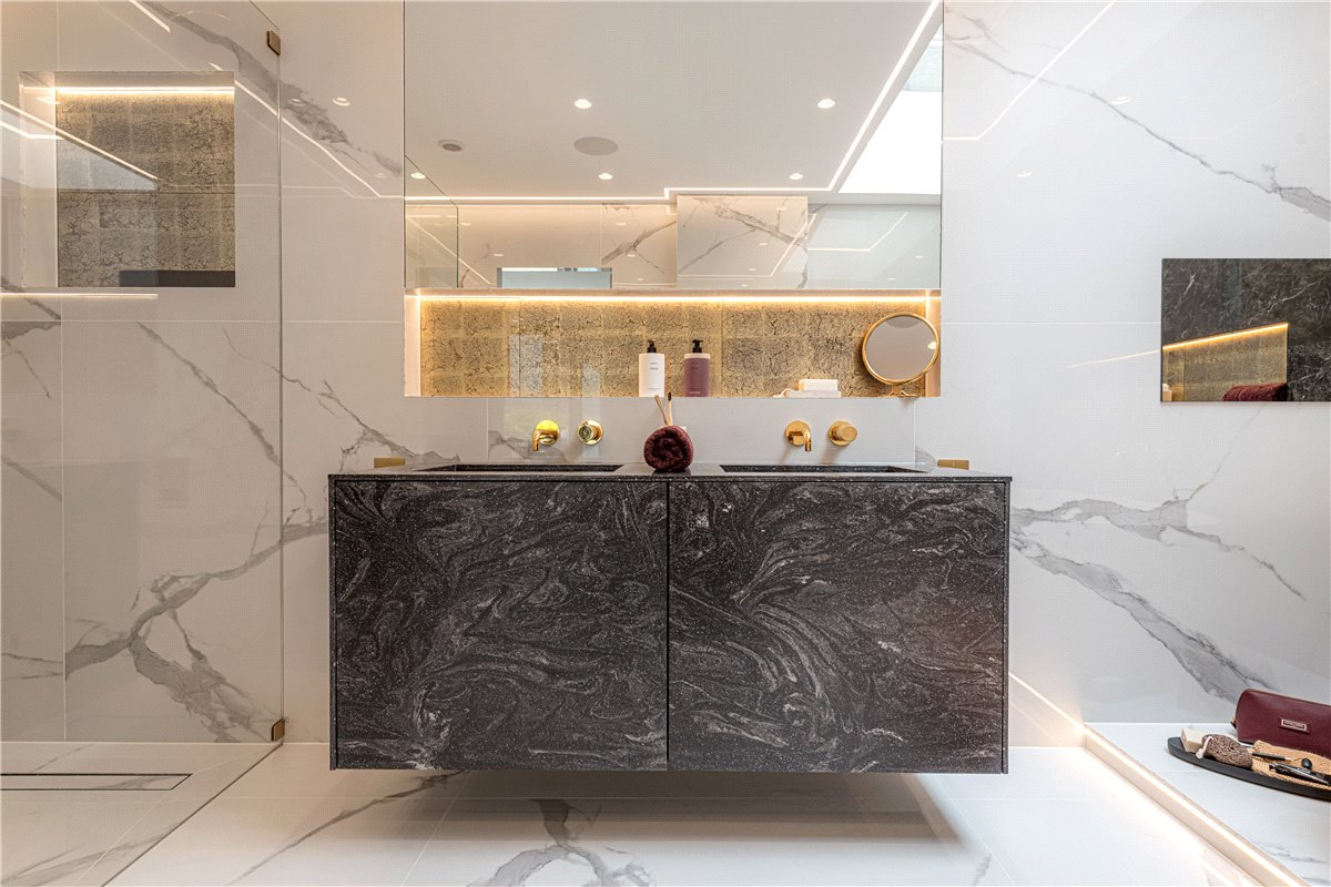 3 bedroom maisonette, South Molton Street, Mayfair W1K - Available