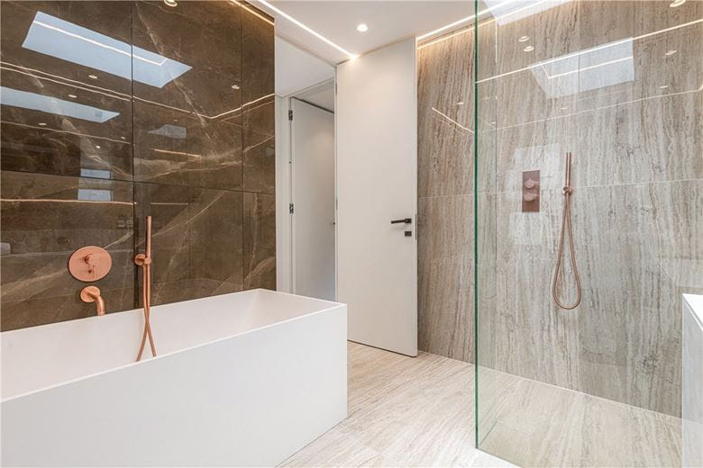 3 bedroom maisonette, South Molton Street, Mayfair W1K - Available