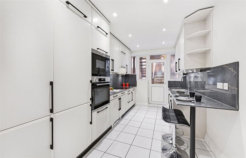 3 bedroom flat, Stafford Court, Kensington High Street W8 - Available