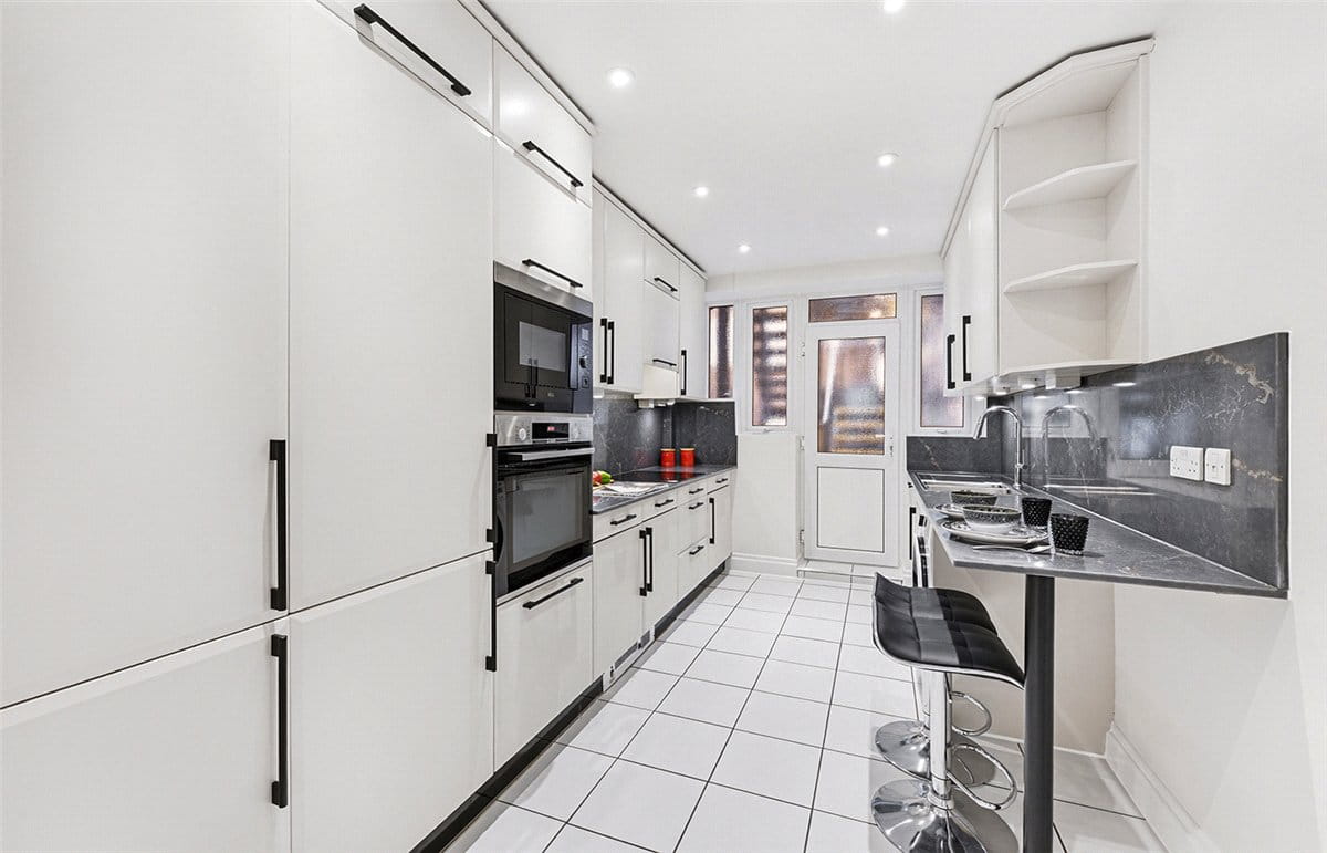 3 bedroom flat, Stafford Court, Kensington High Street W8 - Available