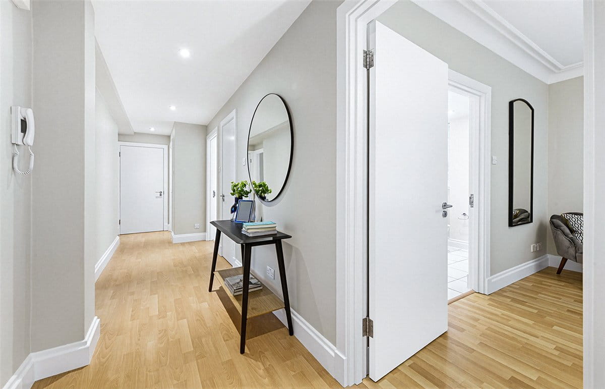 3 bedroom flat, Stafford Court, Kensington High Street W8 - Available