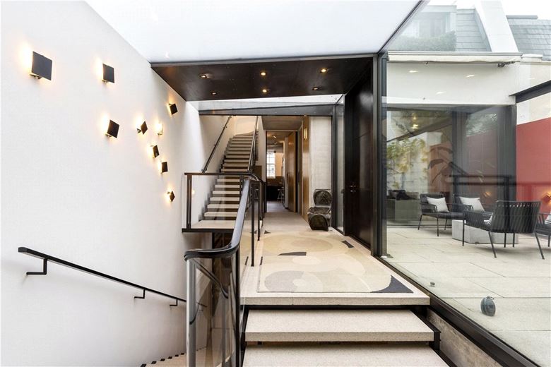 6 bedroom flat, Eaton Place, Belgravia SW1X - Available