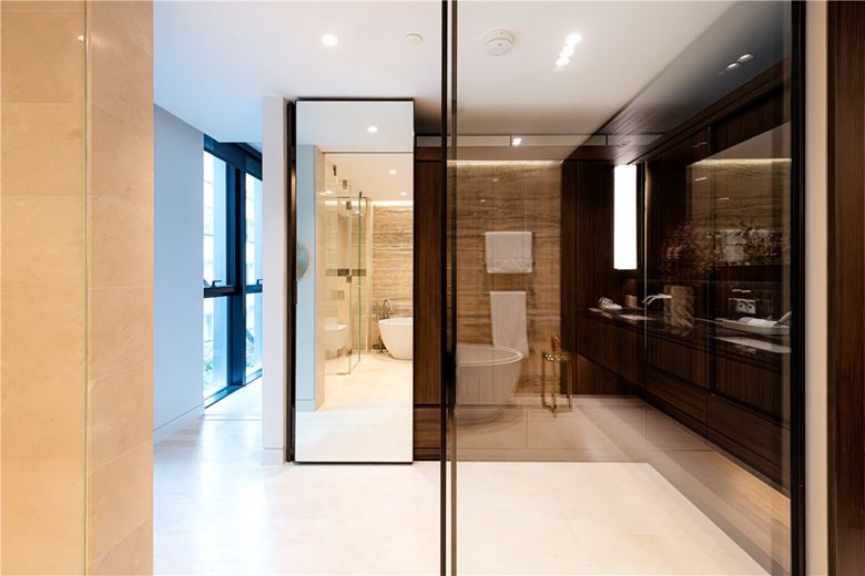 3 bedroom flat, Cork Street, Mayfair W1S - Available