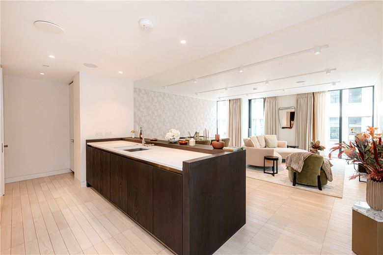 3 bedroom flat, Cork Street, Mayfair W1S - Available