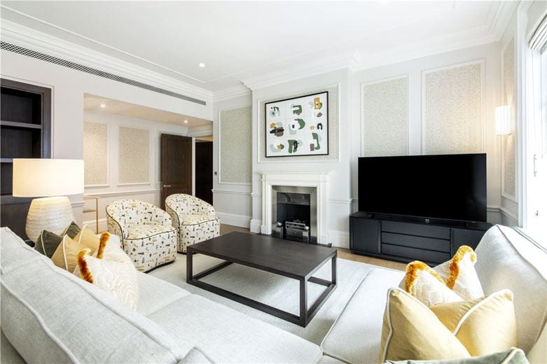 3 bedroom flat, Duke Street, Mayfair W1K - Available
