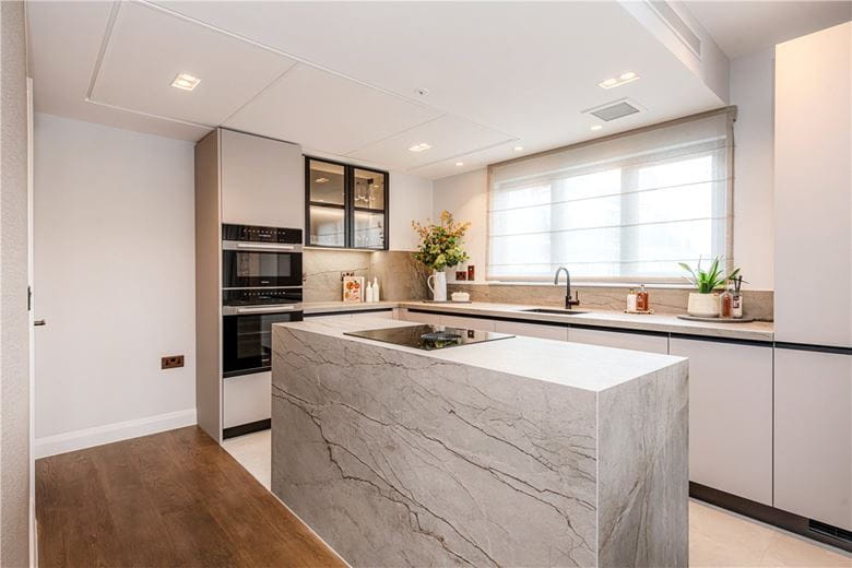 2 bedroom flat, North Row, Mayfair W1K - Available