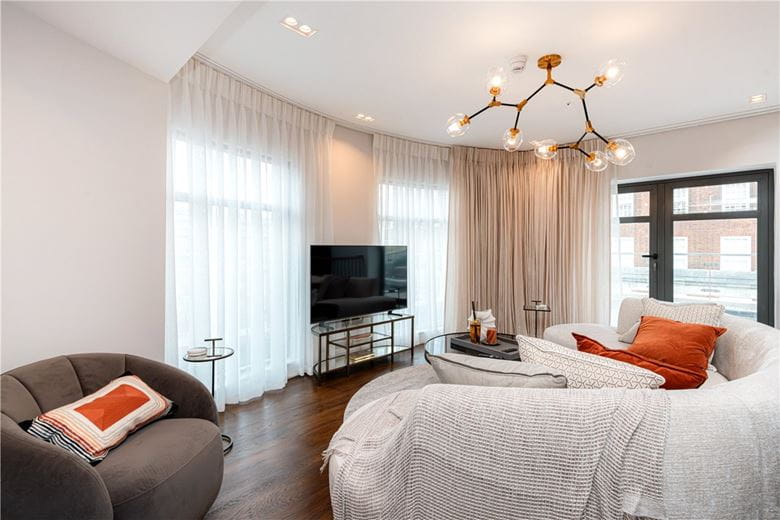 2 bedroom flat, North Row, Mayfair W1K - Available