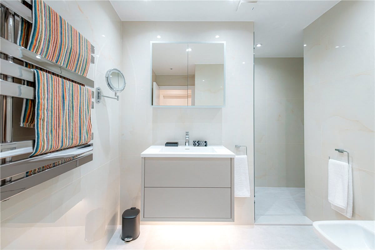 2 bedroom flat, Park Street, Mayfair W1K - Available