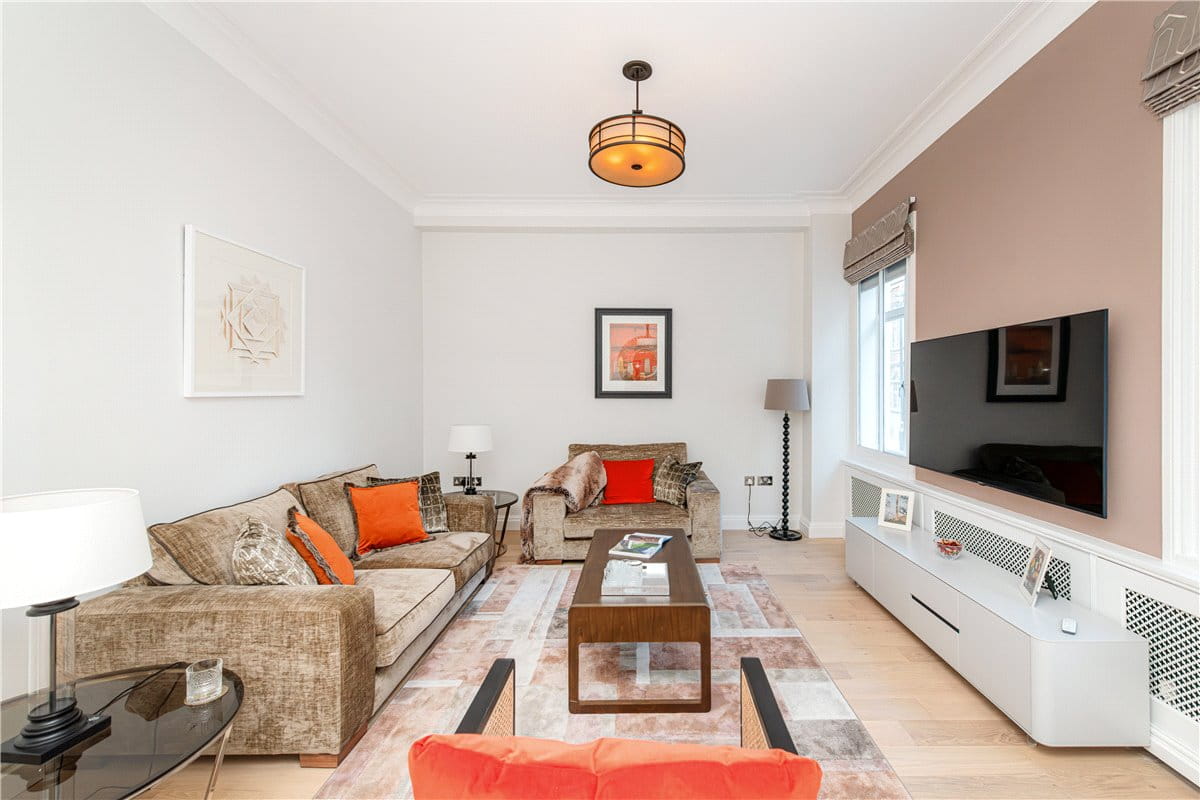 2 bedroom flat, Park Street, Mayfair W1K - Available
