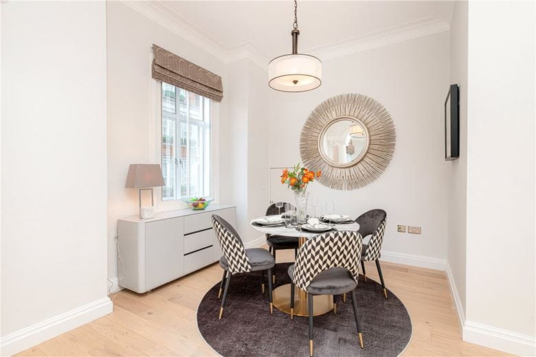 2 bedroom flat, Park Street, Mayfair W1K - Available