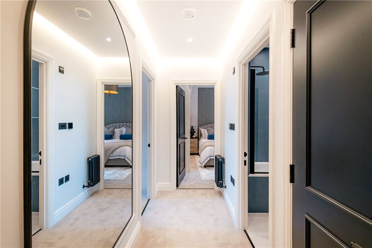 3 bedroom flat, Curzon Street, Mayfair W1J - Available