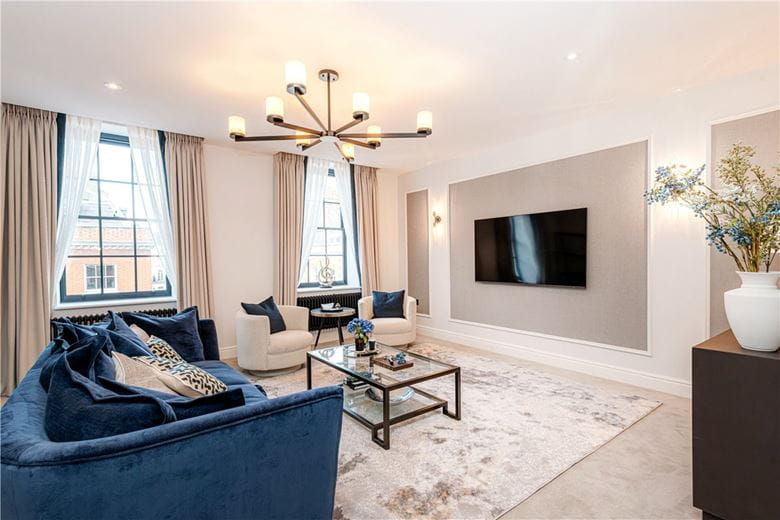 3 bedroom flat, Curzon Street, Mayfair W1J - Available