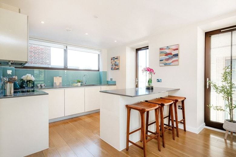 2 bedroom flat, Marsham Street, Westminster SW1P - Available