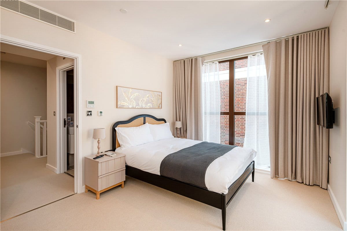 2 bedroom flat, Marsham Street, Westminster SW1P - Available