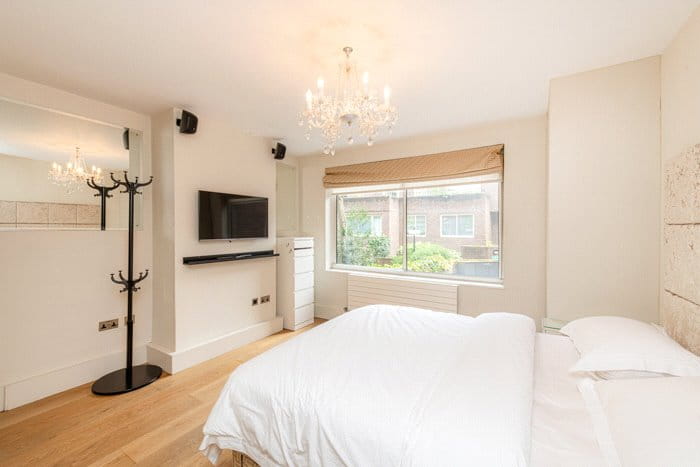 2 bedroom flat, Ebury Street, Belgravia SW1W - Available