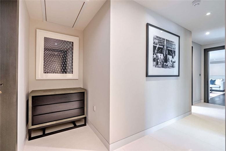 2 bedroom flat, Duke Street, Mayfair W1K - Available