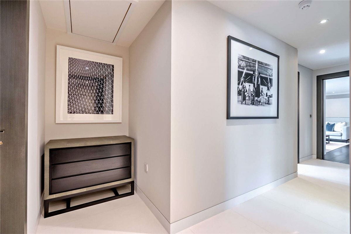 2 bedroom flat, Duke Street, Mayfair W1K - Available