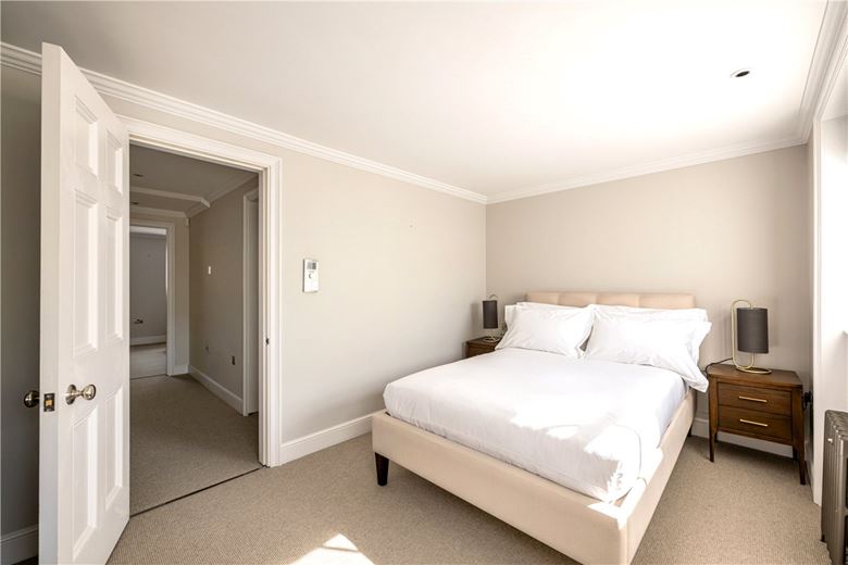 6 bedroom house, Chesterfield Hill, Mayfair W1J - Available