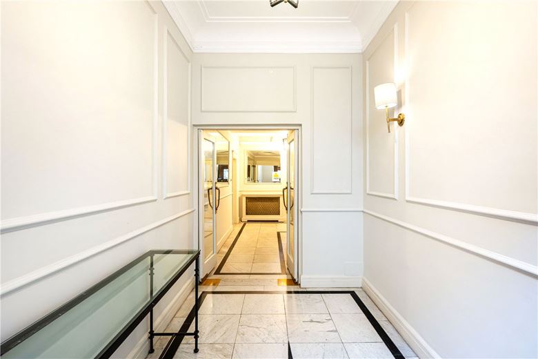 1 bedroom flat, Upper Brook Street, Mayfair W1K - Available
