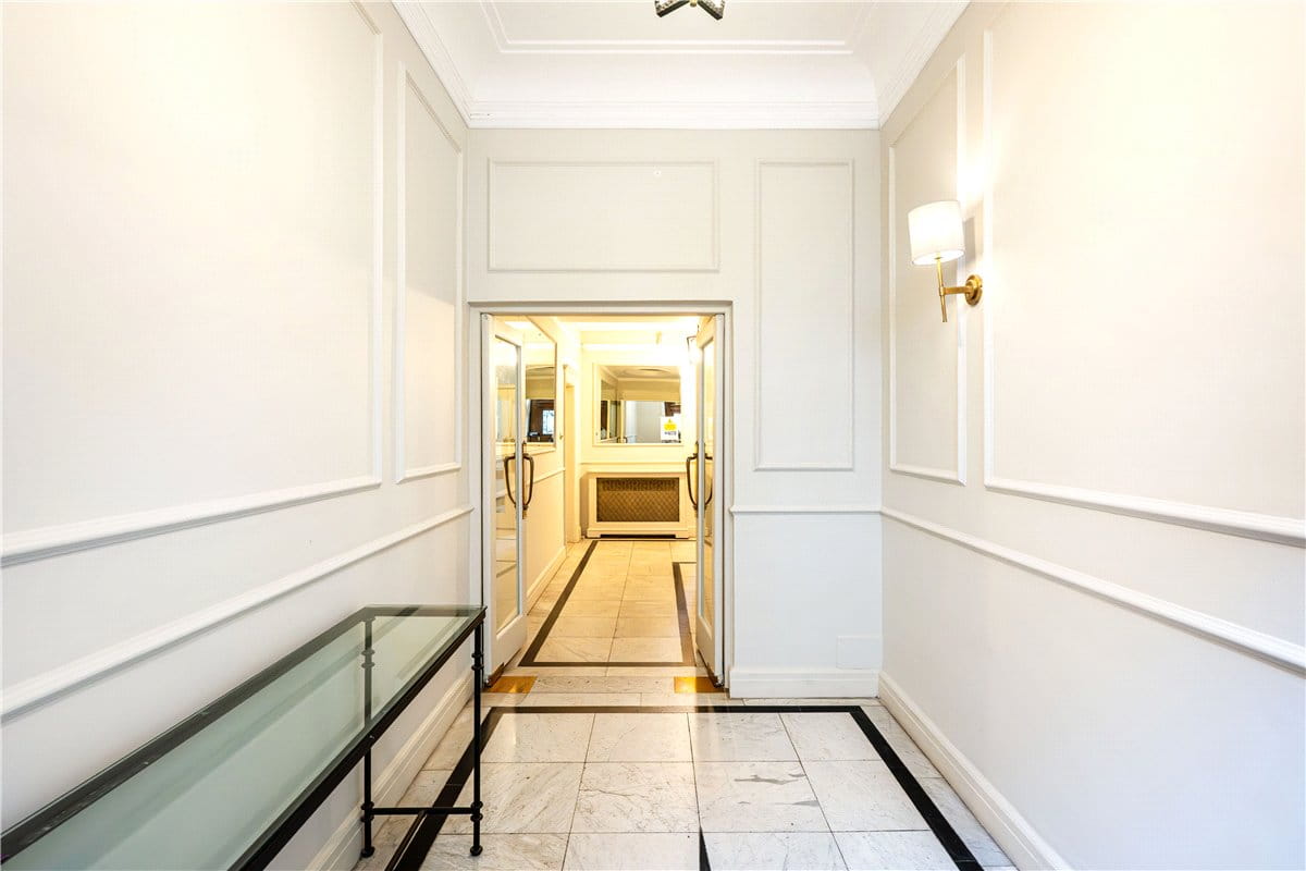 1 bedroom flat, Upper Brook Street, Mayfair W1K - Available