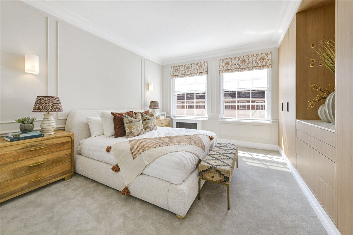 3 bedroom flat, Grosvenor Square, Mayfair W1K - Available