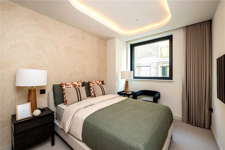 3 bedroom flat, Fareham Street, London W1F - Available