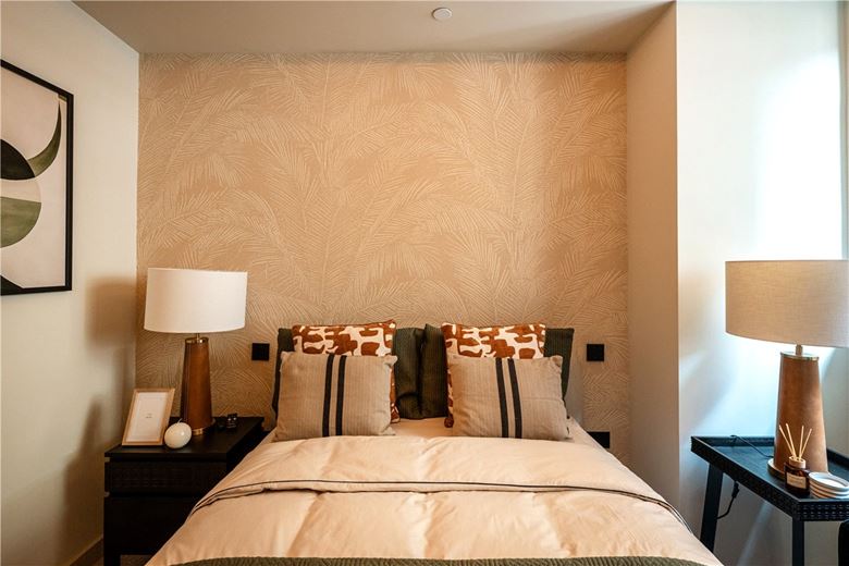 3 bedroom flat, Fareham Street, London W1F - Available