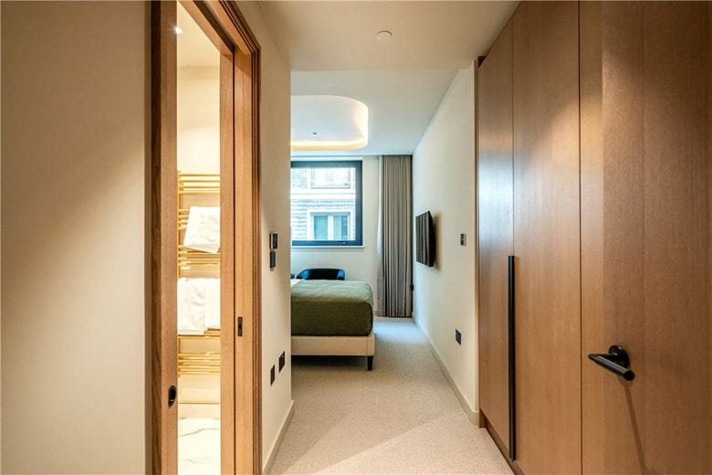 3 bedroom flat, Fareham Street, London W1F - Available