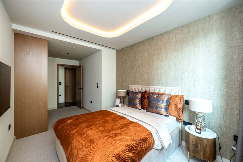 3 bedroom flat, Fareham Street, London W1F - Available