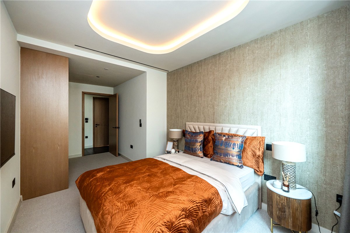 3 bedroom flat, Fareham Street, London W1F - Available