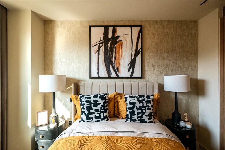 3 bedroom flat, Fareham Street, London W1F - Available