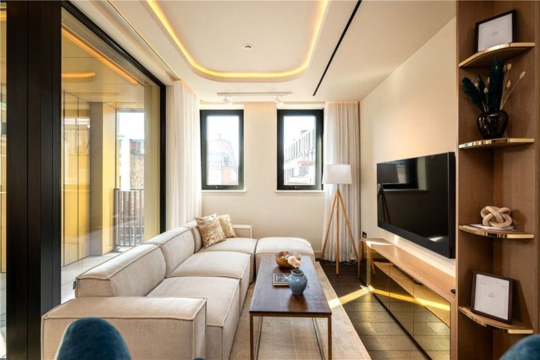 3 bedroom flat, Fareham Street, London W1F - Available