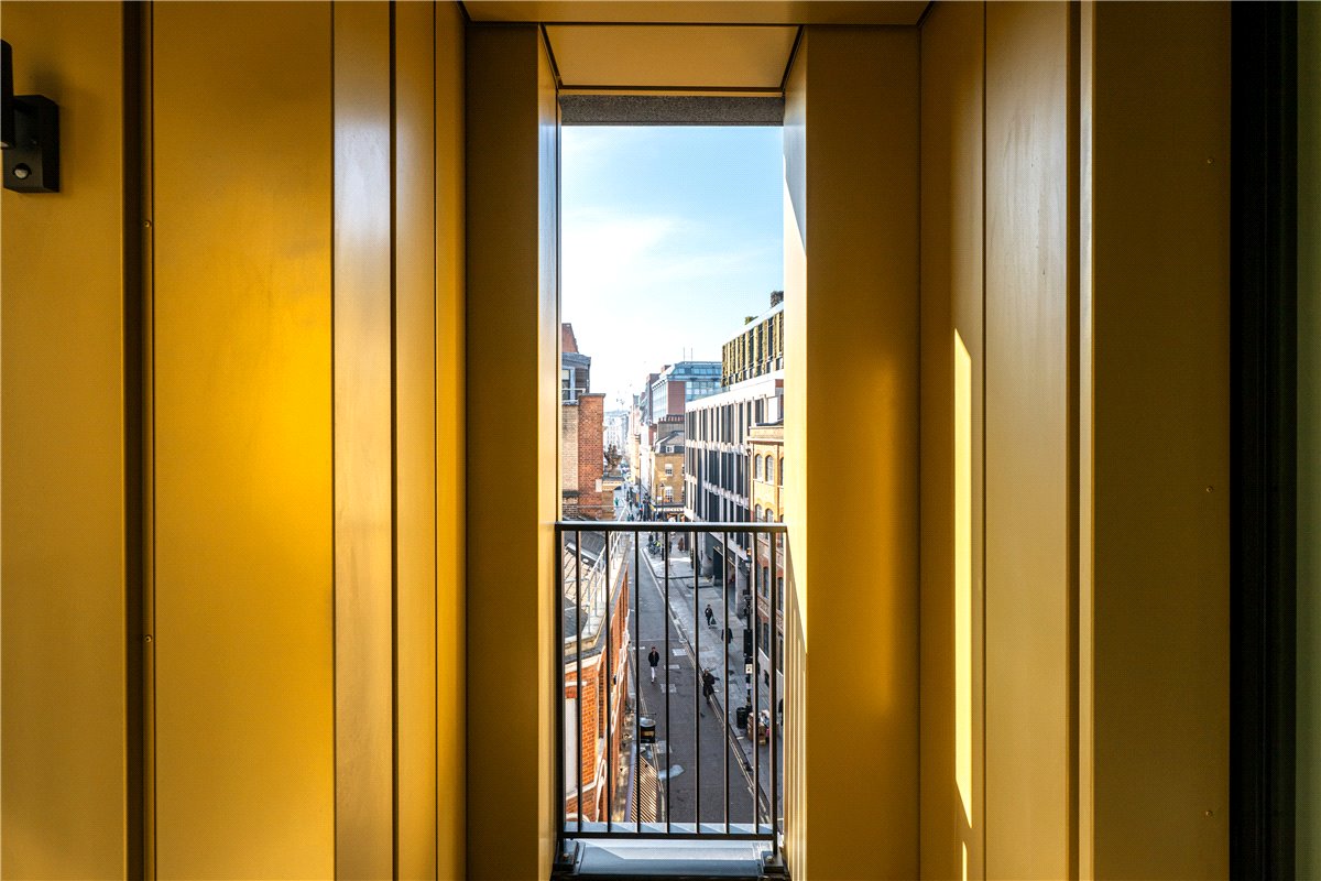 3 bedroom flat, Fareham Street, London W1F - Available