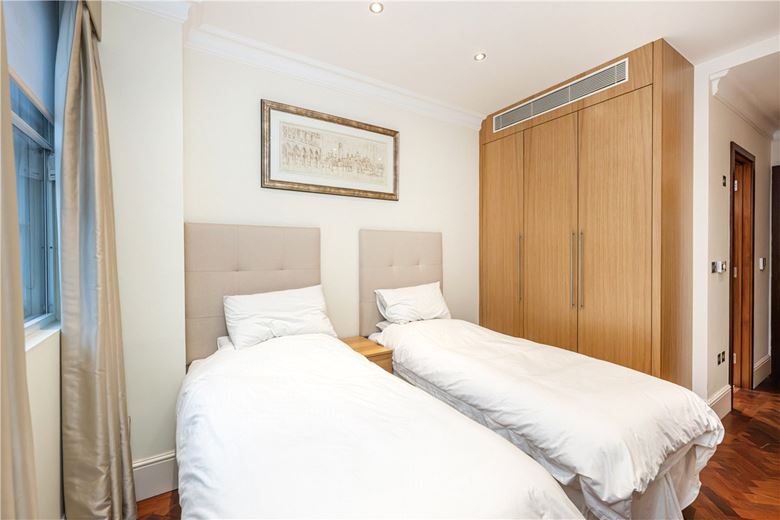 2 bedroom flat, Grosvenor Square, Mayfair W1K - Available