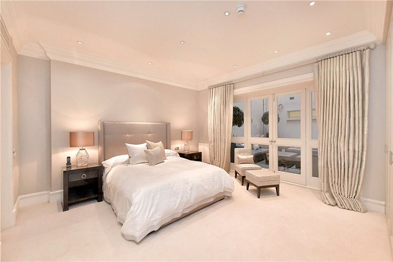 4 bedroom flat, Upper Grosvenor Street, Mayfair W1K - Available