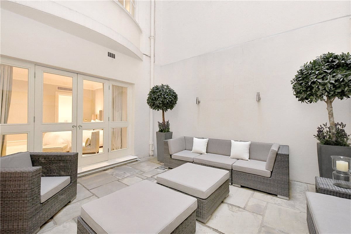 4 bedroom flat, Upper Grosvenor Street, Mayfair W1K - Available