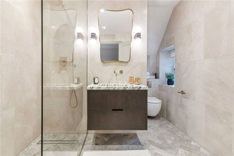 3 bedroom flat, Stratton Street, London W1J - Available