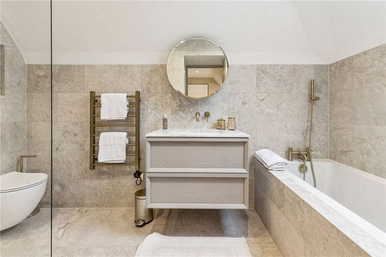 3 bedroom flat, Stratton Street, London W1J - Available