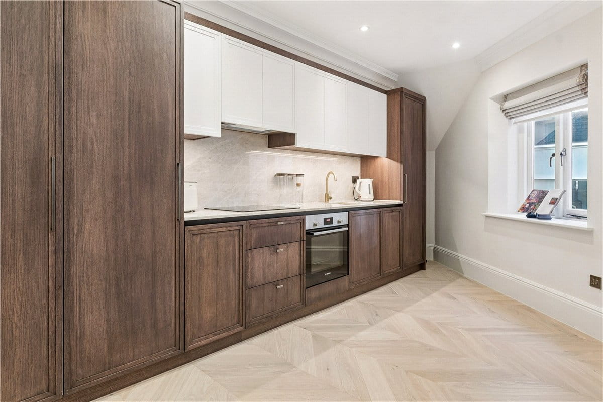 3 bedroom flat, Stratton Street, London W1J - Available
