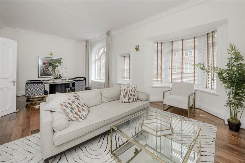 2 bedroom flat, Berkeley Street, Mayfair W1J - Available