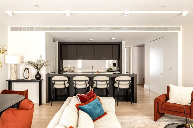 2 bedroom flat, Cork Street, Mayfair W1S - Let Agreed