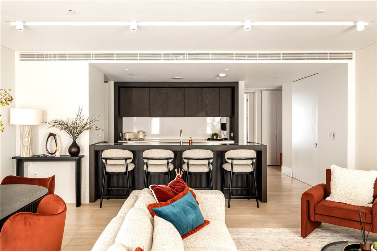 2 bedroom flat, Cork Street, Mayfair W1S - Let Agreed