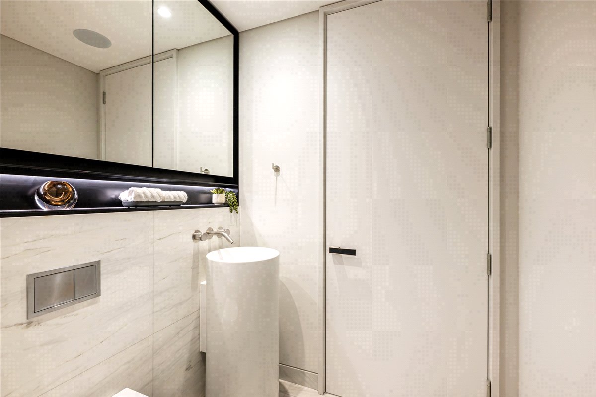 2 bedroom flat, Cork Street, Mayfair W1S - Let Agreed