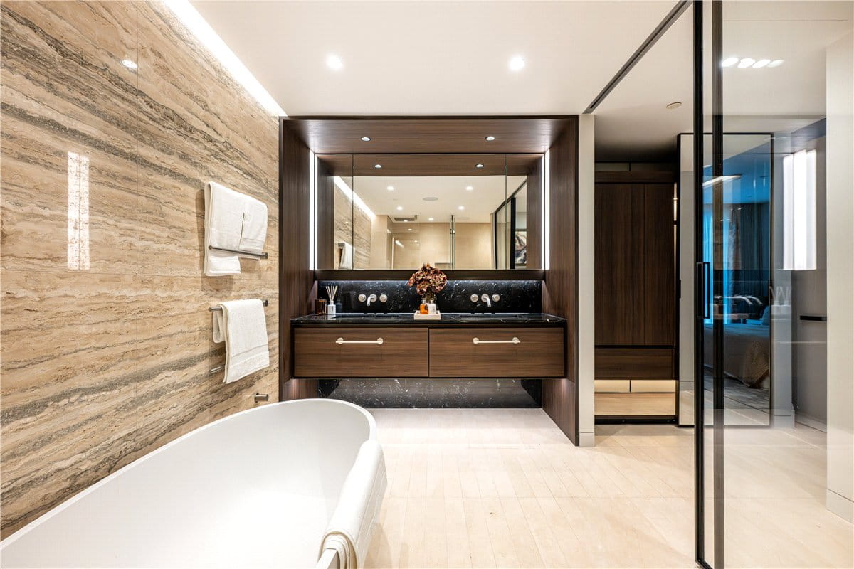 2 bedroom flat, Cork Street, Mayfair W1S - Let Agreed