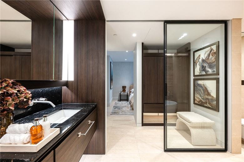 2 bedroom flat, Cork Street, Mayfair W1S - Let Agreed